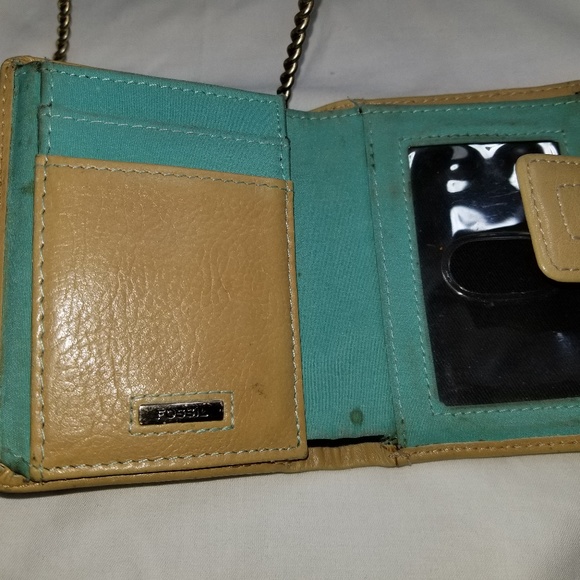 a9,474 Fossil Yellow Leather Wallet - Picture 5 of 6